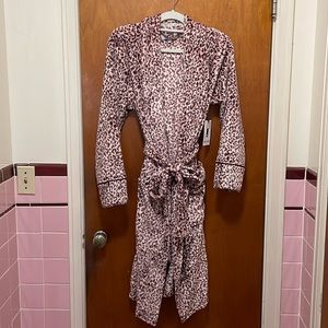 Nine West Women’s bathrobe NWT